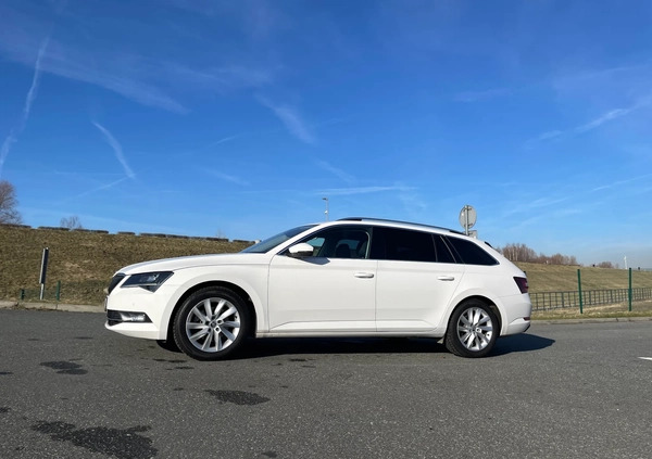 Skoda Superb cena 83000 przebieg: 142500, rok produkcji 2018 z Nysa małe 436